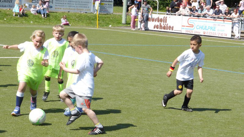 HSC-Jugendleiter Frank Spiekermann erwartet nach Pflingsten wieder einen normalen Trainingsbetrieb und heißt alle fußballbegeisterten Kinder herzlich willkommen: Mini-Kicker beim 15. HSC-Kindergartencup. (Foto: HSC) -