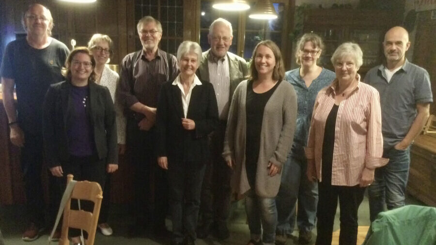 Das Foto zeigt den erweiterten Vorstand der GEW Unna-Fröndenberg-Holzwickede mit den Vertreterinnen und Vertretern für die Schulformen. (Foto: privat) 