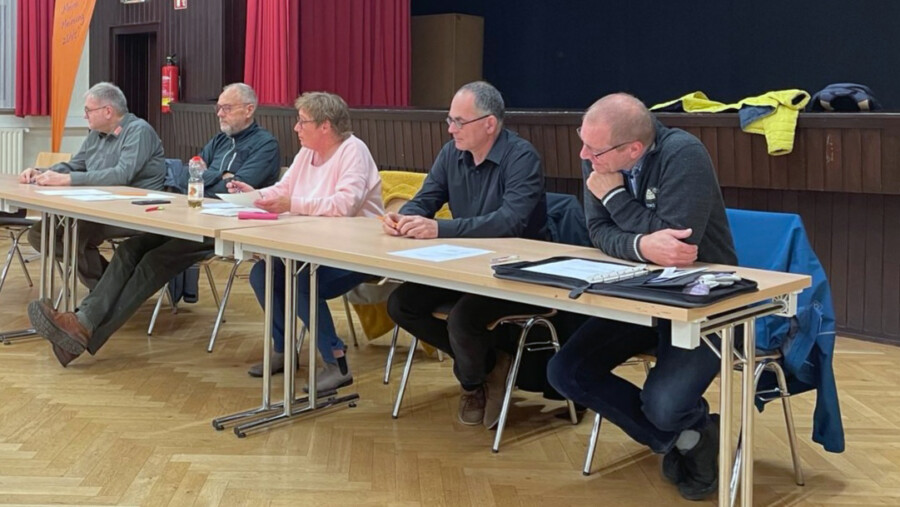 Leiteten die Mitgliederversammlung mit Neuwahl des Vorstandes, v.li.: Jörg Düllmann, Heinrich Schlinkmann, Barbara Schriek, Jochen Grimm und Wolfgang Nowak. (Foto: Bürgerblock)
