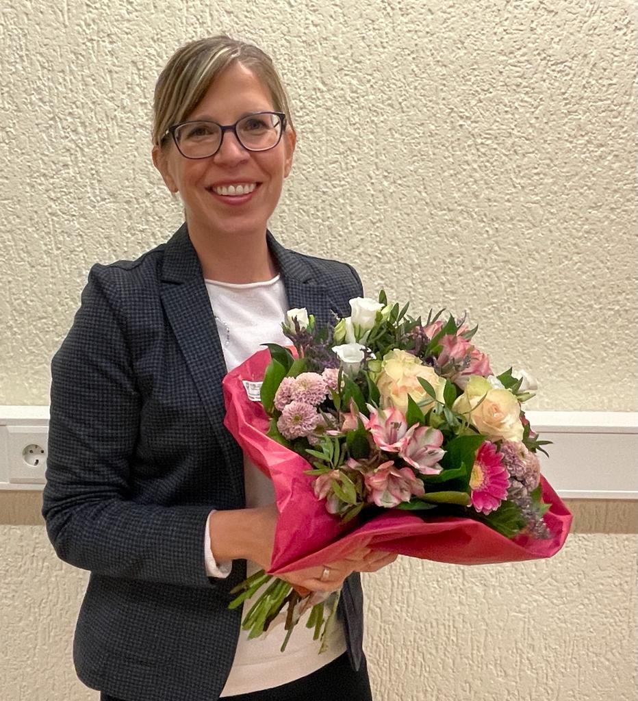 Seit 24. November offiziell stellvertretende Schulleiterin der Aloysiusschule: Mareike Hose wurde mit Blumen im Schulausschuss begrüßt. (Foto: privat) 