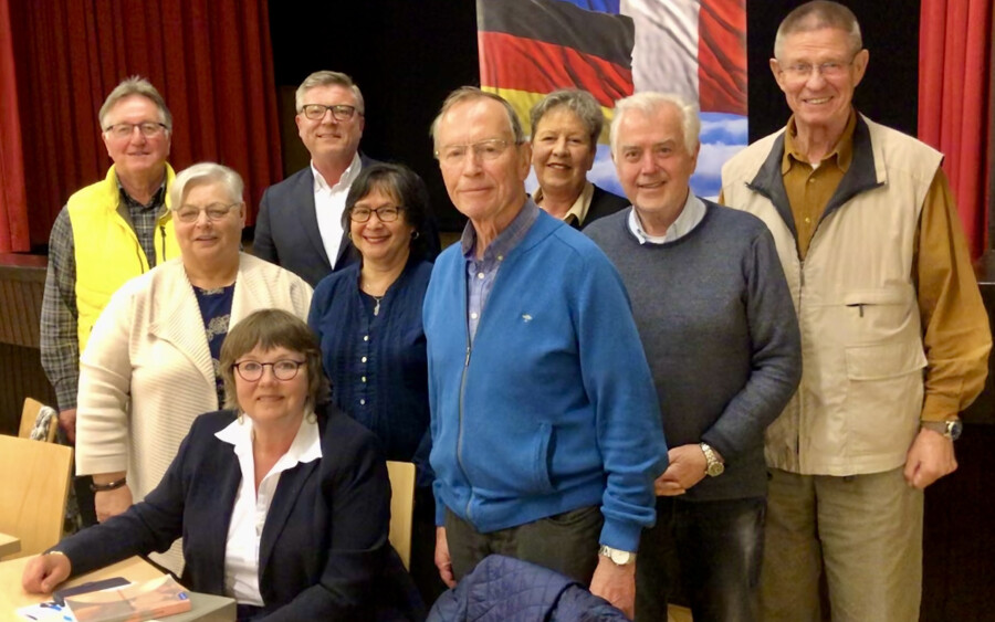 Der neue Vorstand des Freundeskreises Holzwickede-Louviers (Foto) ist weitestgehend auch der alte geblieben nach den Wahlen bei der Mitgliederversammlung am vergangenen Mittwoch. (Foto: Freundeskreis)  
