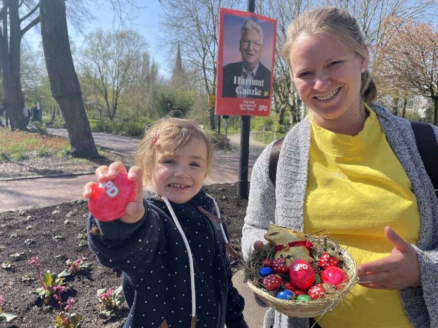 Auch Mama Arlena und ihre Tochter Malia freuen sich schon auf die Ostereiersuche im Emscherpark. (Foto: SPD Holzwickede)