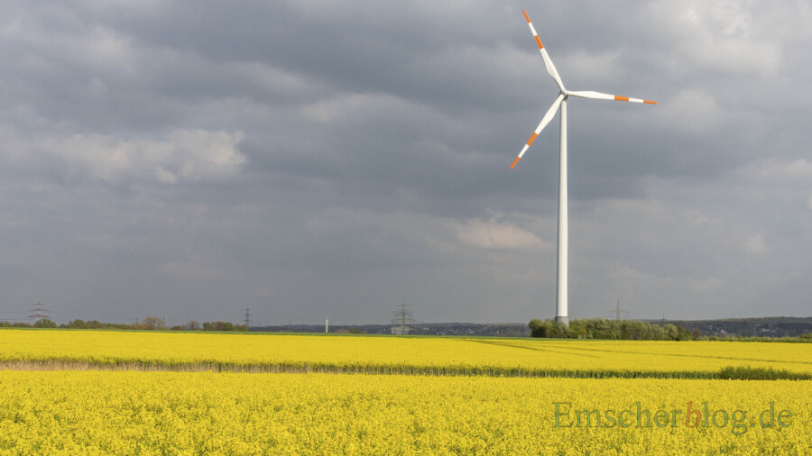 Die Grünen wollen die Verwaltung beauftragten, nach Standorten für Windkraftanlagen in der Gemeinde Holzwickede zu suchen: Windkraftanlage der DEW21 im Dortmunder Süden. (Foto: P. Gräber - Emscherblog) 