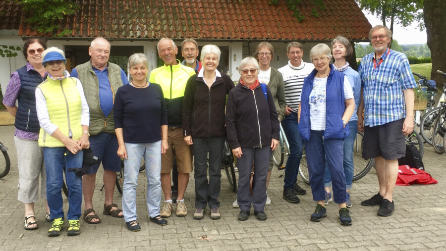 Die Mitglieder der GEW Unna-Fröndenberg-Holzwickede unternahmen am Samstag eine Radtour zum Erdbeerhof nach Bönen. (Foto: privat) 