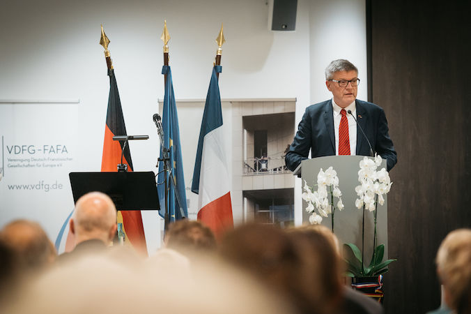 Freundeskreis-Vorsitzender Jochen Hake, hier bei der Eröffnung des 66. Bundeskongresses der Vereinigung Deutsch-Französischer Gesellschaften (VDFG), ist am Wochenende zum neuen Präsidenten des Bundesverbandes gewählt worden. (Foto: privat) 