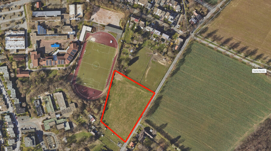 Dieses Luftbild zeigt die Lage des geplanten Wohnbaugebietes (rot markiert) an der Massener Straße. (Luftbild: kreis-unna.virtualcitymap.de)