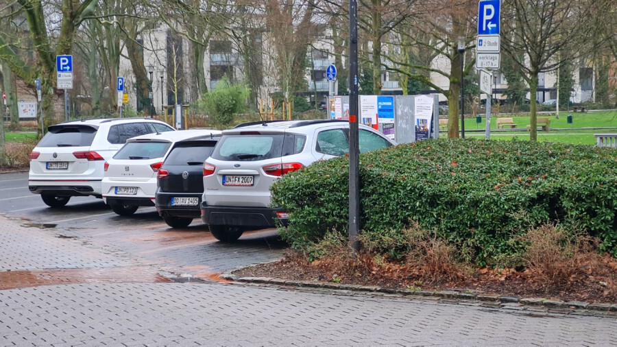 Die Grünen haben die Umwaldnklung eines Parkplatzes in der Parkstraße in eine Fahrradabstellanlage beantragt.
