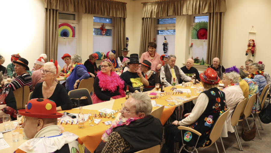 Gut unterhalten fühlten sich die Gäste beim Seniorenkarneval am vergangenen Samstag in der Begegnungsstätte. (Foto: privat) 