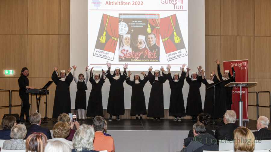Eine Kostprobe des neuen Musicals "Sister Act" gab der Verein "Vorhang auf, Holzwickede!" bereits im März beim Stifterforum der Stiftung "Gutes Tun" im Emschersaal.  (Foto: P. Gräber - Emscherblog)