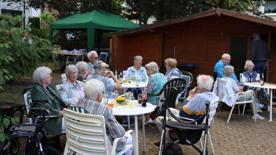 Im Garten der Seniorenbegegnungsstätte (Foto) lädt der Trägerverein nun erstmals auch zu einem "Sommertratsch" ein. (Foto: privat)