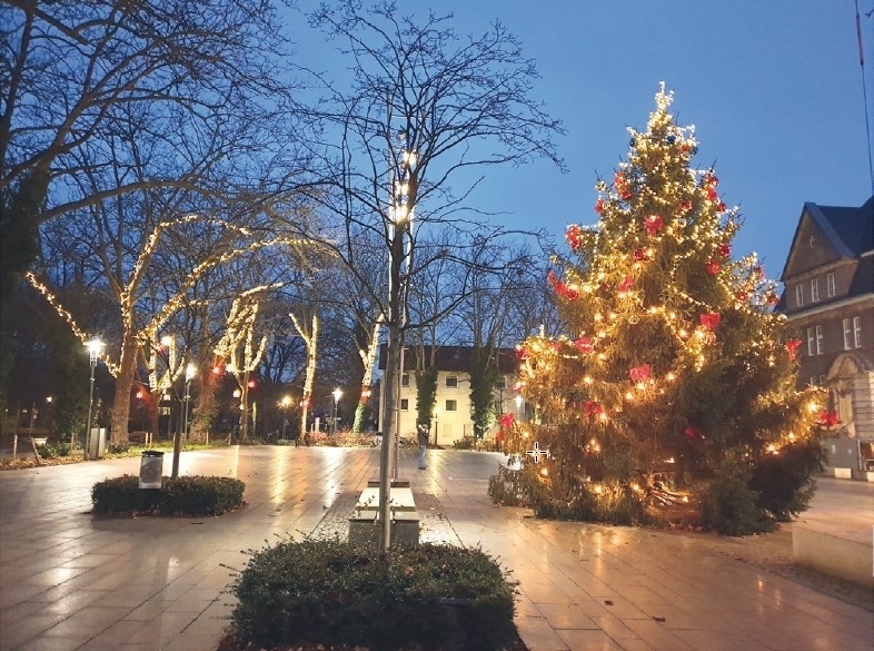 Erstmals wird der Weihnachtsmarkt auch ohne Einschränkungen durch den Neubau vor dem neuen Rat- und Bürgerhaus stattfinden. (Foto: Gemeinde Holzwickede) 