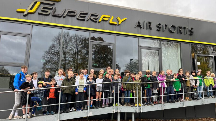 Die jungen "Luftakrobaten" des JCH bei ihrem Ausflug vor dem Superfly in Dortmund. (Foto: JCH) 